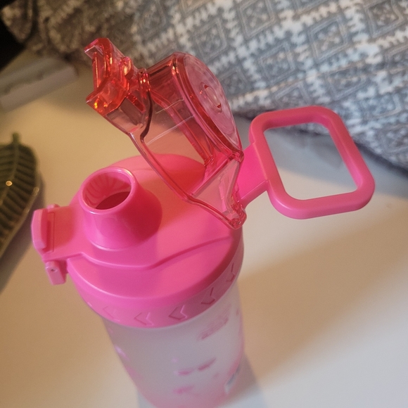 Barbie x Miniso BARBIE COLLECTION PLASTIC BOTTLE. Flip lid Pink! - Picture 8 of 11
